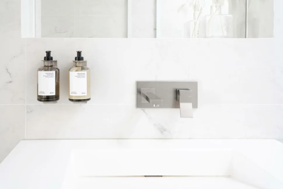 Beslag Design Base - Sæbepumpeholder