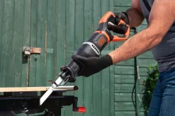 Black & Decker Bajonetsav 750W grenholder og to savklinger