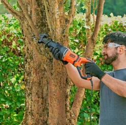 Black & Decker Bajonetsav 750W grenholder og to savklinger