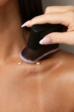 Brushworks No. 24 Blending Face & Body Brush