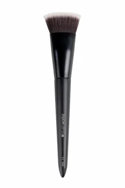 Brushworks No. 11 Flat Top Contour Brush