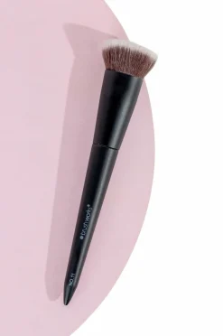 Brushworks No. 11 Flat Top Contour Brush