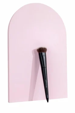 Brushworks No. 11 Flat Top Contour Brush