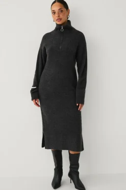 Ellos Collection Glatstrikket kjole med høj krave