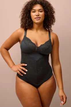 Ellos Plus collection Shapingbody med blondedetaljer - medium støtte
