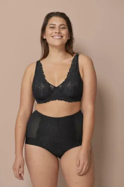 Ellos Plus collection Uforet bh med bøjler i blonder