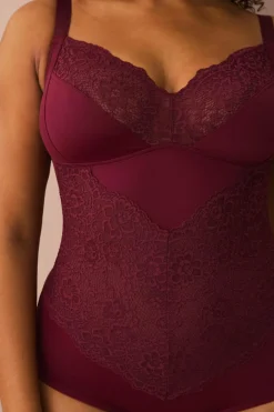 Ellos Plus collection Shapingbody med blondedetaljer - medium støtte