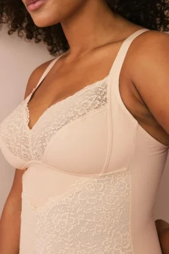 Ellos Plus collection Shapingbody med blondedetaljer - medium støtte
