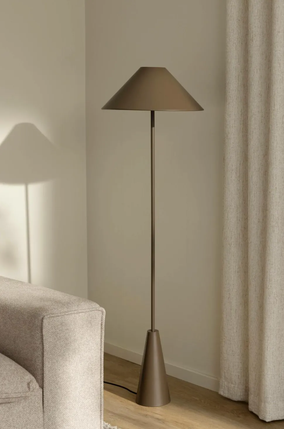 Globen Lighting Gulvlampe Cannes