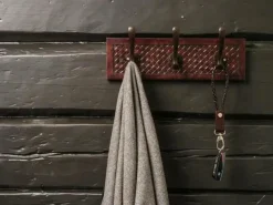 Halvor Bakke Knagerække i vævet læder