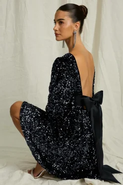 Joelle Pailletkjole med sløjfe i ryggen