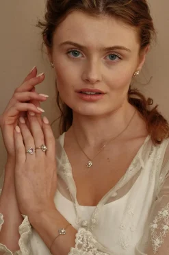 Lily and Rose Ørestikker Emily Pearl Rosaline