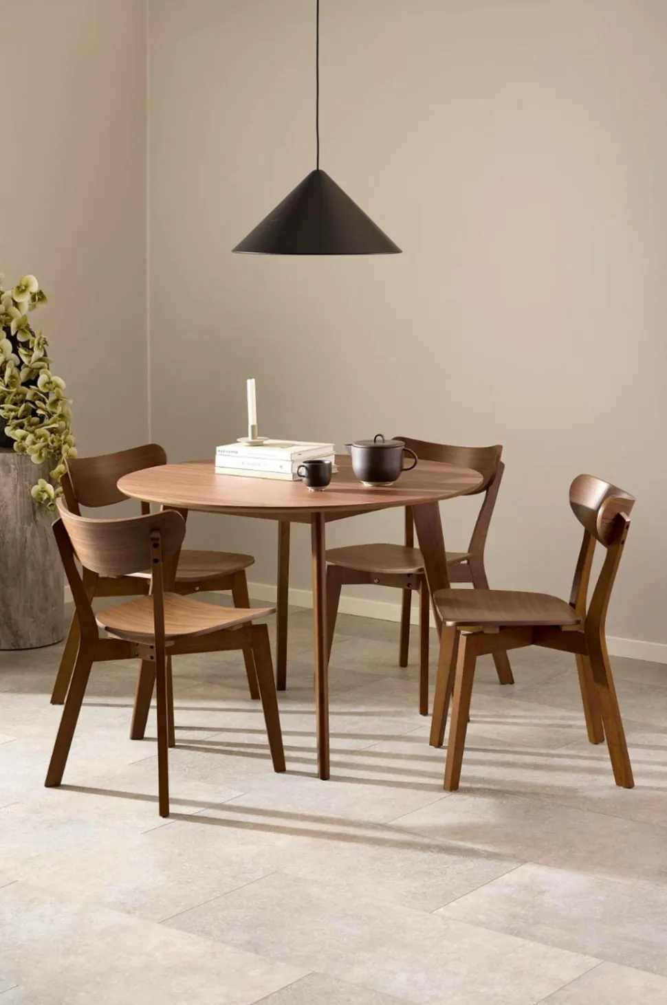 NORDFORM Roxby spisebordssæt med bord og 4 stole, 105x105x76 cm