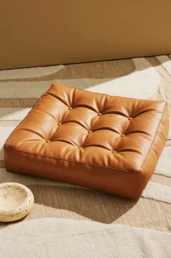 Pastill Luca gulvpude i vegansk læder 64x64x15 cm