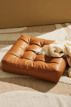 Pastill Luca gulvpude i vegansk læder 64x64x15 cm