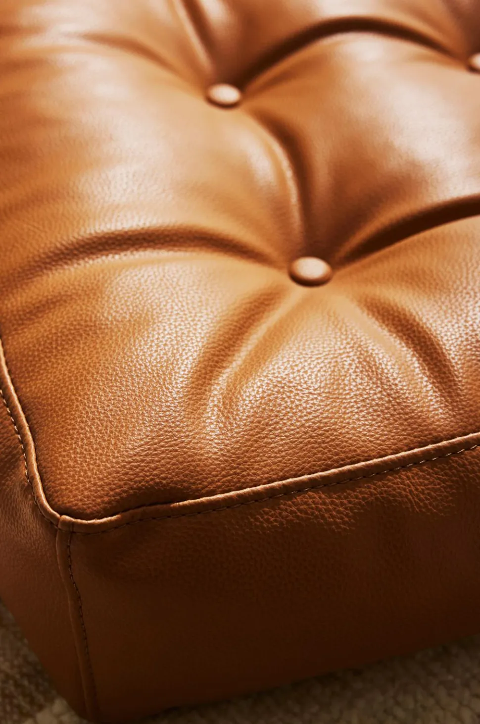 Pastill Luca gulvpude i vegansk læder 64x64x15 cm