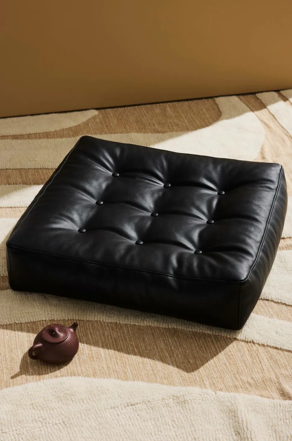 Pastill Luca gulvpude i vegansk læder 64x64x15 cm