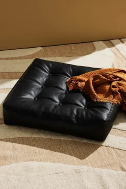 Pastill Luca gulvpude i vegansk læder 64x64x15 cm