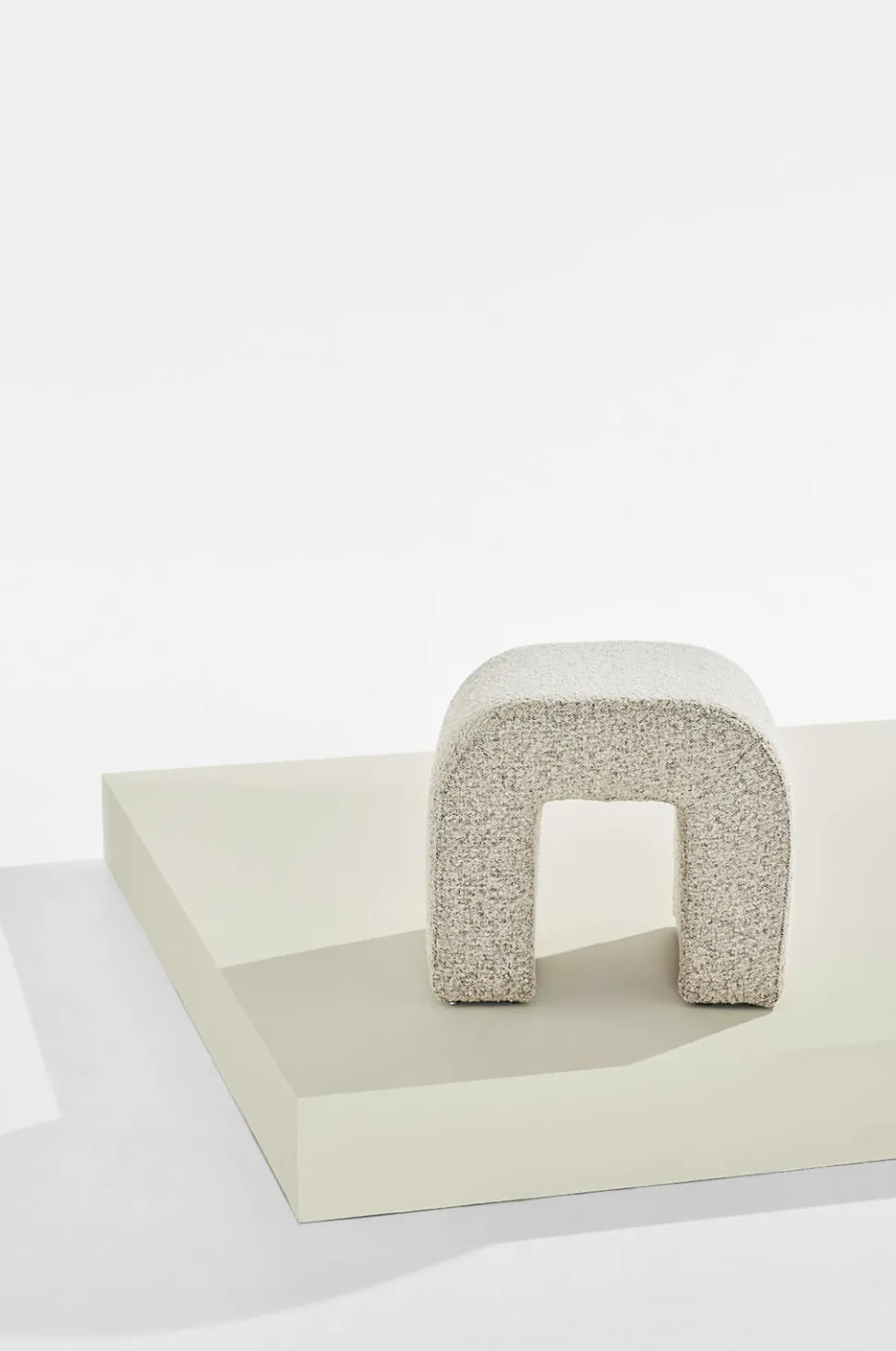 Pastill Odette puf i bouclé 45x41 cm