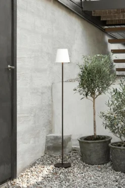 watt & VEKE Gulvlampe Tyra bærbar